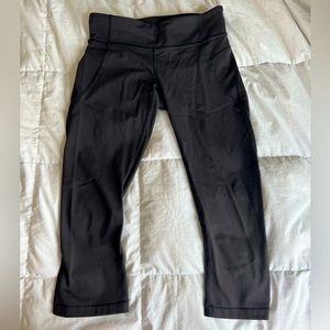 Lululemon cropped black Joggers size: 4